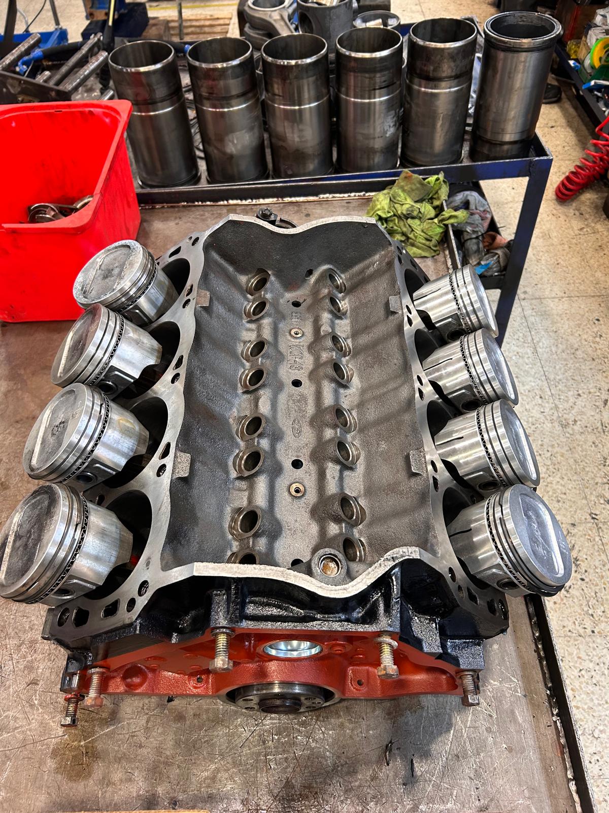 Montaje de Motor V8